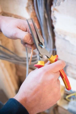 Stanley VDE Telefoontang 200mm -ToolMania Verkoop 0 84 007 A3 resized 1500 1500 300 rgb jpg