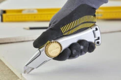 Stanley Vast Mes Titan -ToolMania Verkoop 2 10 550 A1 resized 1500 1500 300 rgb jpg